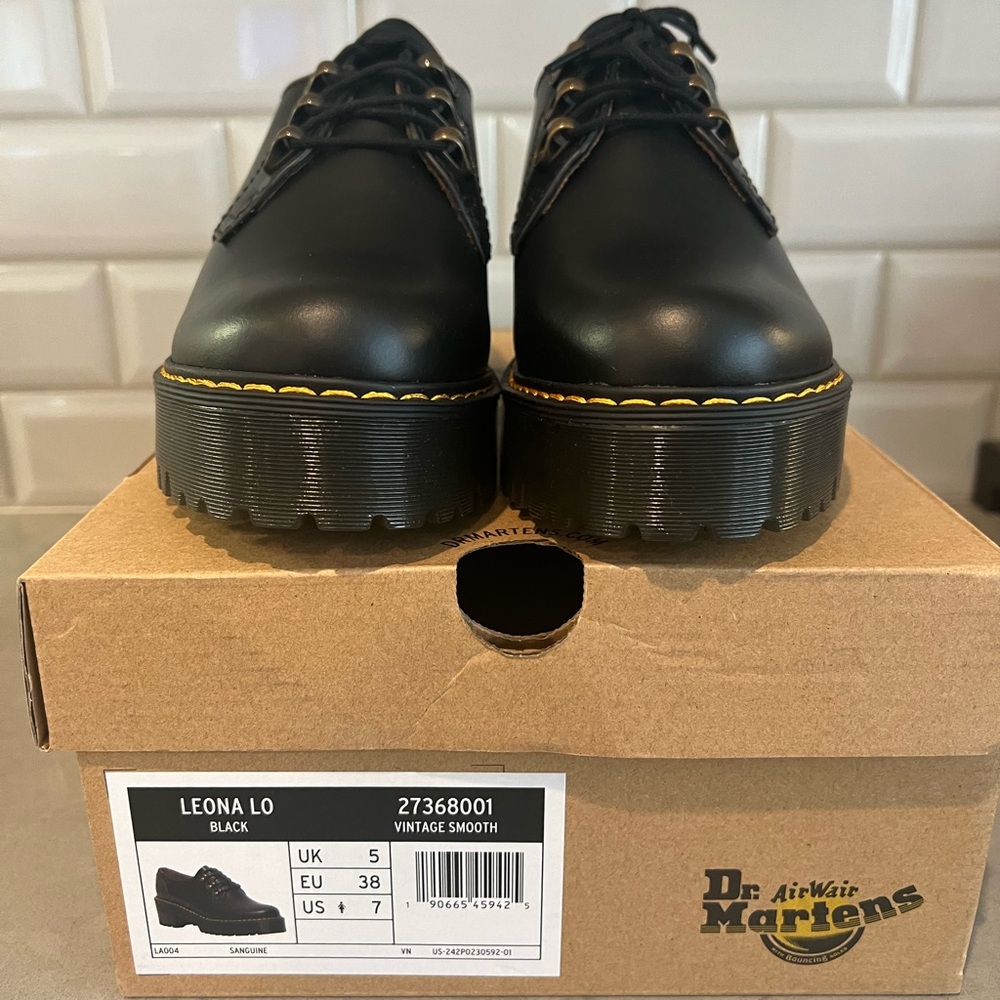 Dr. Martins AirWair Leona Lo Black SZ 7